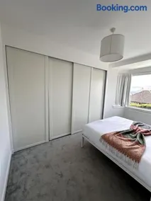 Kaimes Kip Stylish Edinburgh Five Bedroom Home - Image 3