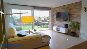 Fabulous Apartment with Garden and Parking - Image 3