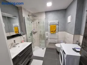 Glamour Lifestyle Apartment 5 - Image 3