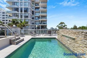 Kirra Oceanfront Views - Image 4