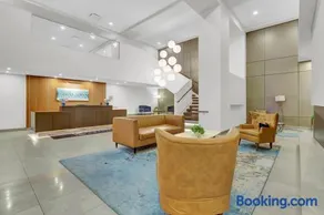 Luxury lofts, Downtown, Playhouse Sq, Near Stadium and Arena, Fire Pit, Rooftop deck, BBQ, Onsite Garage Parking, Close to EVERYTHING! - Image 2