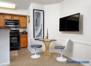 Wyndham 121 Bright, Airy 1br Apt , Parking, Pool - Image 3