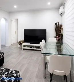 Apartamento renovado y tranquilo, 2 dormitorios bien comunicado con el centro de Madrid - Image 3