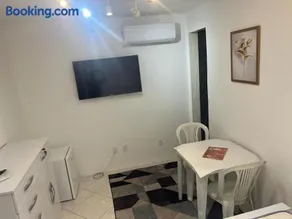 Suite 1, Casa Amarela, Segundo Andar - Image 3