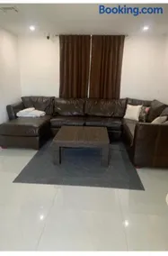 small room with sharing bathroom - Image 2