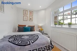 Stylish Apartment - Image 4