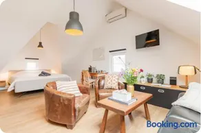 BnB The Attic - Spacious air-conditioned attic room - Image 1
