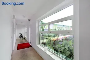 Chambre chez l'habitant avec terrasse et internet haut débit | Vue jardin | Adaptée au travail à distance | Avec animaux admis - Image 4