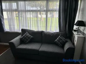 2 Bedroom Chalet Close to Beach - Image 3