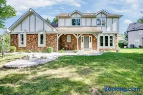 Spacious 6-Bed Luxury Home Near Notre Dame - Image 2