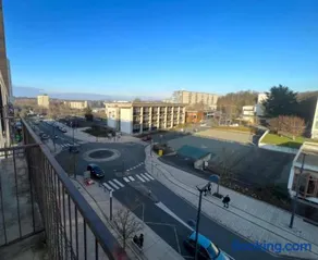 Chambre neuve dans un appartement partagé à 10 minutes du circuit - Image 2