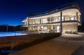 Luxury Beachfront Villa Sea Queen - Kastela - Image 2