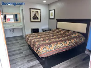 Moonlight Inn - Image 1