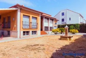 Casa con jardín en Valdepeñas, Casa León - Image 1