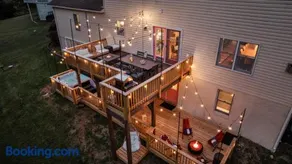 Epic Family Stay - 40' Putting Green, Theater, Hot Tub, Sauna - Image 1