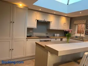 Charming cottage - Image 1