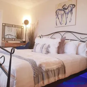 The NEW Blue Horse Suite at The Grumpy Schnauzer B&B Luxury Private Indoor Hot Tub Breakfast in Bed - Image 2