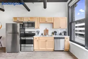 Convenient Downtown Loft WiFi and Elevator - Image 3