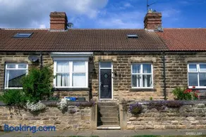 Corporate 5 Bedroom House in Newton Aycliffe Sleeps 8 - Image 2