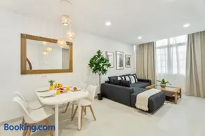 Sunlit Modern Stay - Image 1