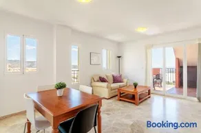 Appartement avec internet haut débit, terrasse et piscine | Vue jardin - Image 4