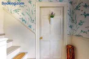 Lovely studio w/full kitchen/free WiFi- next to river/antique shops/restaurants - Image 2