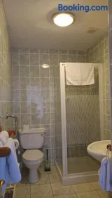 Whitehouse Guest House - Image 2