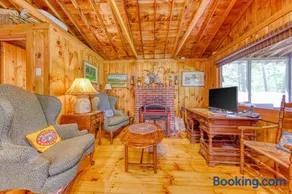 Vintage, Log Cabin in the Woods with Beach Club Access About One Mile Away - Image 3