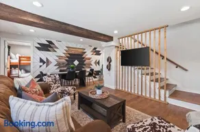 Vibrant Multi Condo Building that Sleeps 48 with 7 Units - Image 2