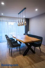 Luxury Guest House - Hot Tub & Sauna - Image 1