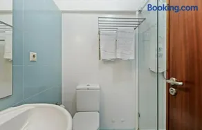 Spacious 3 Bedroom Apartment in Lisbon - Image 2