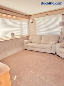 6 Birth Cosy caravan 134 Sealands - Image 3