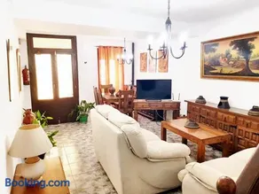 Charming house with private pool and mountain view - Image 2