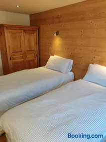 Spacious Ski Chalet In Traditional French Village, sleeps 8, Four Star with fibre broadband - Image 2