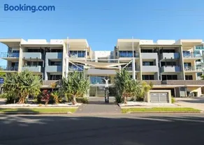 Luxe Resort Units Urangan Esp Hervey Bay Marina Ocean Views Pool - Image 2