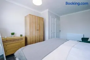 Cheerful 3 bedroom home with parking near Chester - Image 4