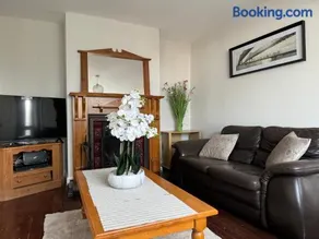 Holiday House - Image 2