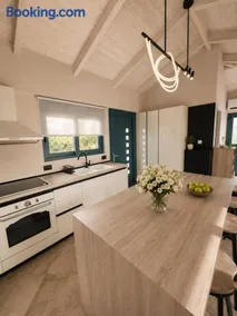 Sunrise Bay Retreat - Image 3