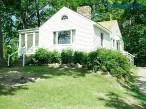 Hillside Historic Cottage - Image 1
