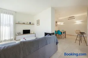 Fantástico apartamento totalmente equipado con terraza, piscina y jardín | Vistas a la montaña - Image 2