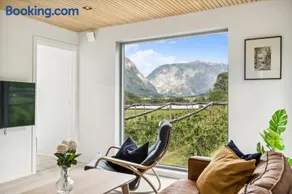 Jordeplegarden holiday home - Part of a farm - Two buildings - Close to Flåm - Image 2