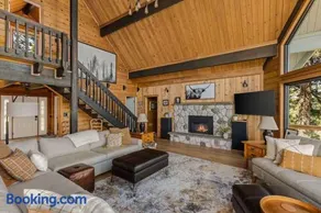 Dog-friendly 2-level gorge view home with hot tub lovely deck central AC W&D - Image 3