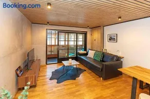 Cozy, modern and chic mit Bergblick - Image 1
