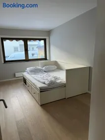 New renovated apartment, superb location and free parking - Image 2