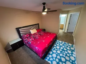 Cozy 2-Bedroom Suite Near Sylvan Lake - Image 3
