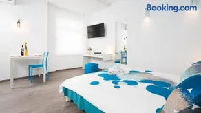 Split Dreams Apartments - Image 1