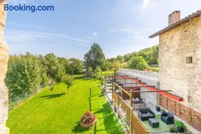 Preciosa casa con jardin cerca de Pamplona - Image 1
