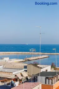 Wow Waterfront Apartment - Image 3