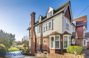 Riverside Mansion Flat - Image 5