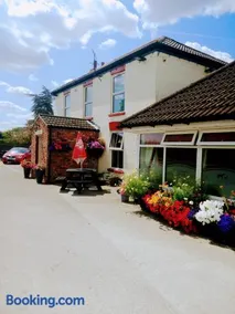Fox and Hounds Apartment - Image 1